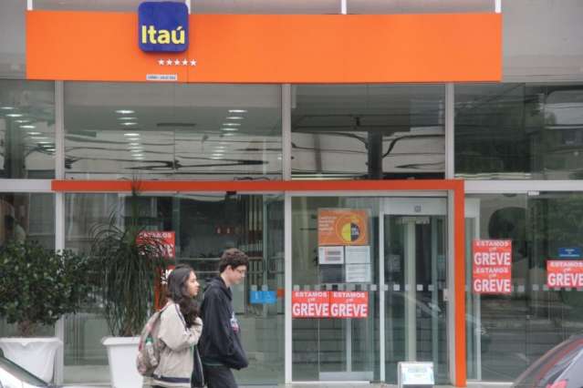 Sem previs&atilde;o de t&eacute;rmino, banc&aacute;rios entram no s&eacute;timo dia de greve 