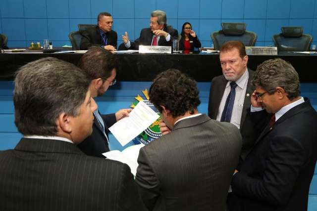 Relator abre prazo de emendas, mas deputados devem esperar or&ccedil;amento