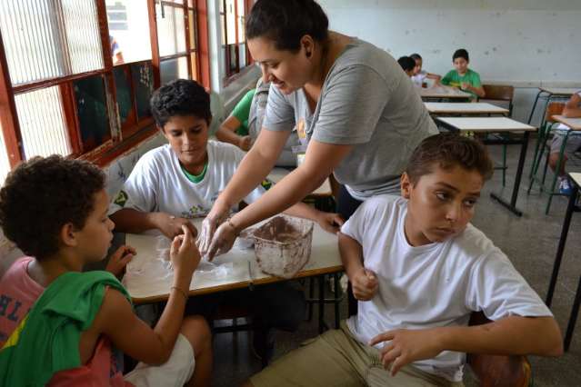 Professores da UFMS levam oficinas de Ci&ecirc;ncias a alunos da rede estadual 