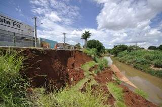 Trecho é conhecido por conhecido pelas constantes erosões e enchentes (Foto: Marcelo Calazans / Arquivo)