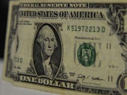 Dólar sobe e fecha a R$ 3,93, após votação da Previdência na CCJ ser adiada