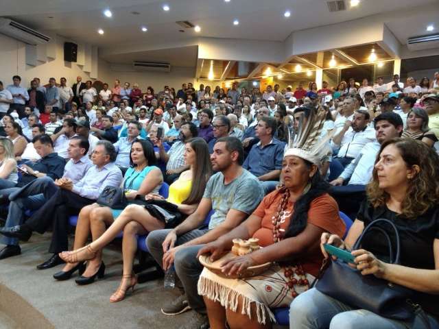 Aos gritos de &#039;governador&#039;, Odilon participa de evento do PDT na Capital
