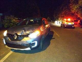 Carro novo ainda estava sem placa e ficou danificado com a colisão. (Foto: Celso Daniel/ JP News)