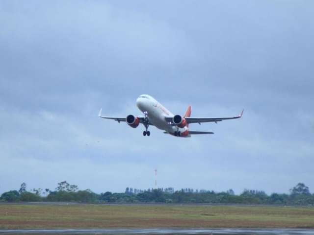 Aeroporto funciona normalmente para pousos e decolagens neste domingo