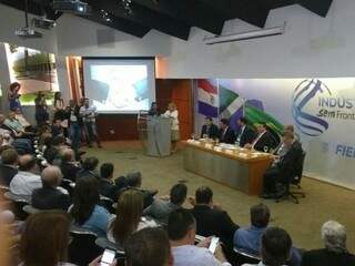 Lançamento reuniu representantes do Brasil e Paraguai. (Foto: Renata Volpe)
