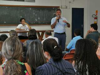 Reunião entre professores e prefeito foi realizada no Simted (Foto: A Frota/Assessoria)