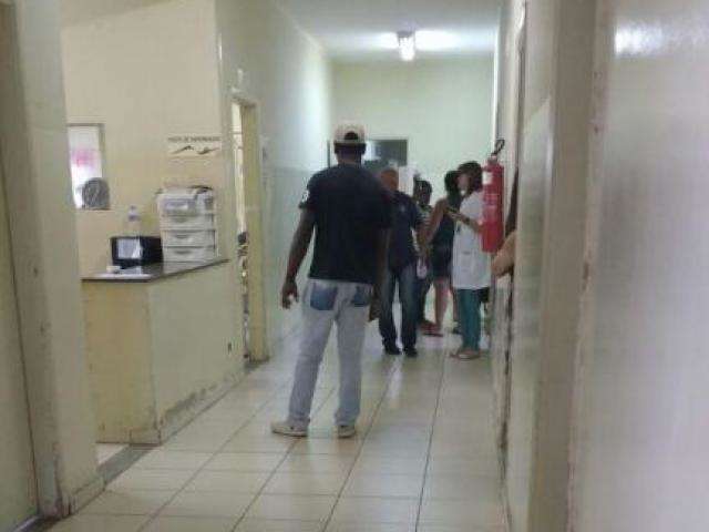Com apenas um m&eacute;dico atendendo, idosos ficam &#039;a deus-dar&aacute;&#039; em posto 