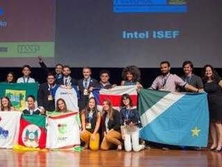Alunos de MS entre os estudantes de vários estados que venceram prêmios na Febrace (Foto: divulgação)