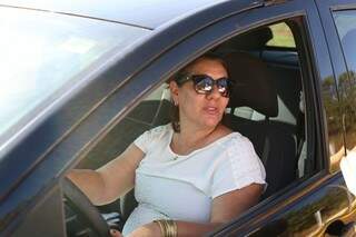 A professora Marilda Freitas também ia fazer a transferência do veículo e desconhecia o agendamento. (Foto:Fernando Antunes) 