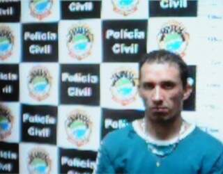 Sérgio Palma da Silva, 33 anos, foi preso na oficina onde trabalha, por receptação. Foto: Reprodução/Rodrigo Pazinato)