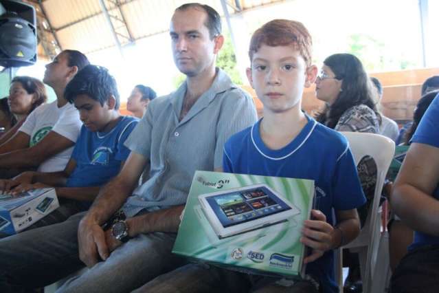 Governo entregar&aacute; 12 mil tablets e bicicletas aos melhores alunos