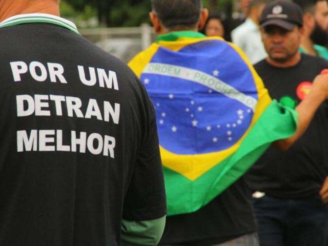 Capacidade &eacute; reduzida, mas Detran est&aacute; funcionando mesmo com greve