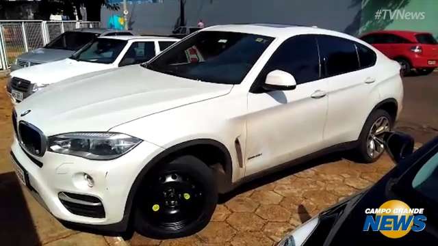 M&atilde;e e filho tem BMW roubada e passam cinco horas em poder de bandidos