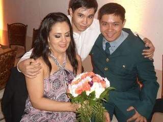 Ana, Yuri e o filho dos dois. 18 anos de amor. (Foto: Arquivo Pessoal)
