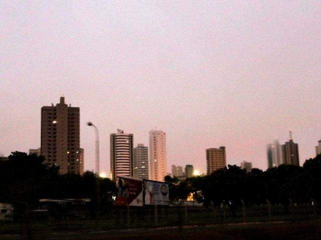 Com c&eacute;u nublado e com neblina, Aeroporto opera com restri&ccedil;&otilde;es nesta manh&atilde;