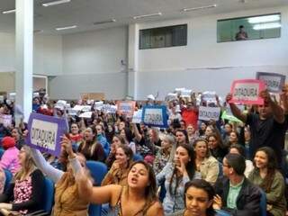 Professores protestam na sessão da Câmara de Vereadores, nesta tarde (Foto: Divulgação/Simted)
