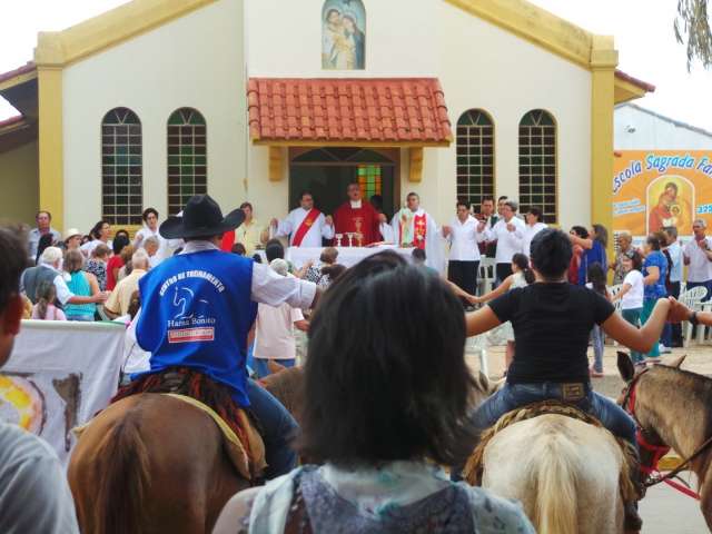 Bonitenses e turistas acompanham festividades do padroeiro de Bonito