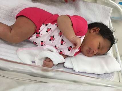 Após parto feito pelo pai, bebê Lívia vai para casa nesta terça-feira