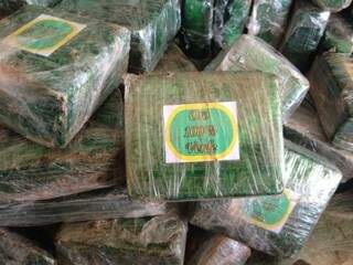 Tabletes de maconha com selo &quot;Oro 100% Verde&quot; (Foto: Jovem Sul News)