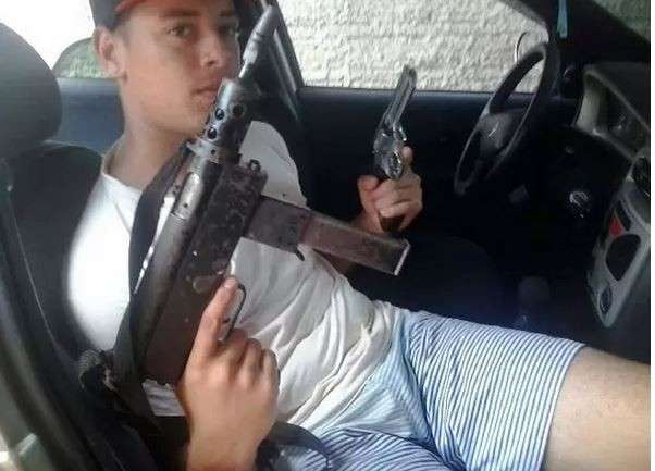 Jovem que tentou matar lavrador e postava fotos de armas na internet &eacute; preso