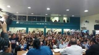 Professores em assembleia sobre reajuste salarial, na segunda-feira (20). (Foto: Arquivo - Fernando Antunes)