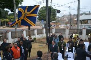 Dia do aniversário começou com hino, hasteamento da bandeira e discursos. (Foto: Simão Nogueira)