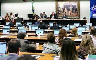 Comissão aprovou texto base da reforma, ontem em Brasília (Foto: Gilmar Félix/Câmara dos Deputados)
