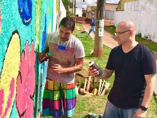 Inaugurada alameda colorida que foi revitalizada em esquema de mutir&atilde;o