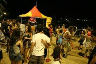 Carnaval de blocos em Campo Grande conquista, cada vez mais, adeptos na cidade (Foto: Alcides Neto)