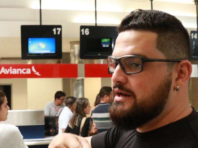 Com voos cancelados, passageiros passam a noite no aeroporto da Capital