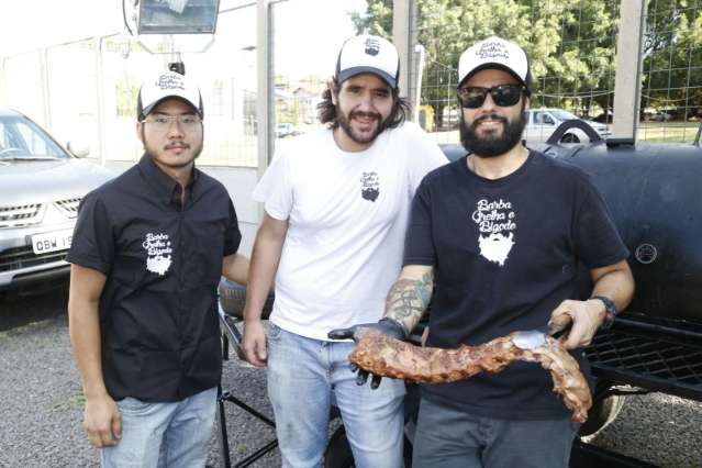 Truck tem churrasco texano defumado, que leva at&eacute; 12 horas pra ficar pronto