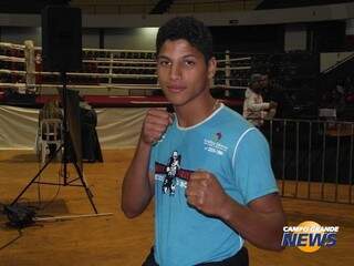 O boxeador campo-grandense Valdeir Célio, de 21 anos, é um dos destaques do boxe no desafio deste sábado (Foto: Arquivo) 