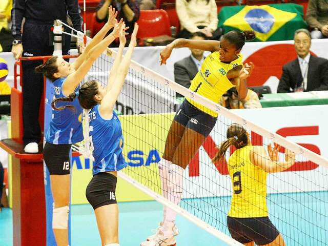  Sele&ccedil;&atilde;o brasileira derrota Argentina na Copa do Mundo de v&ocirc;lei por 3 a 0