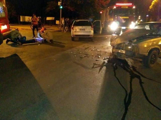 Colis&atilde;o de ve&iacute;culos em cruzamento deixa seis pessoas feridas 