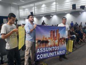 Com desodorante e projeto &quot;ilegal&quot;, vereador faz deboche na C&acirc;mara