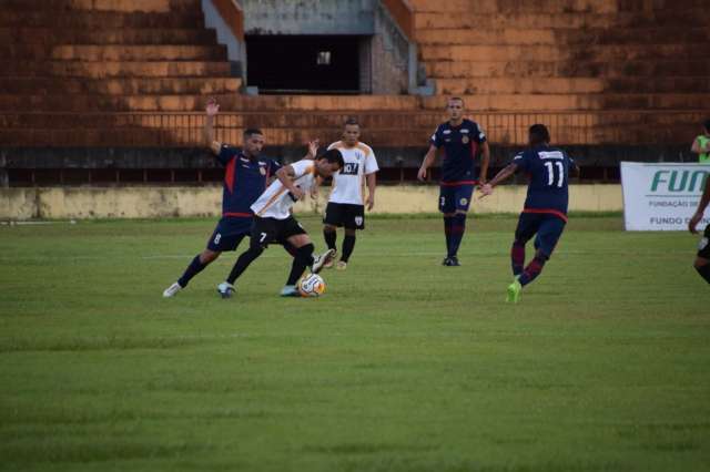 Willians marca quatro vezes e Sete vence de goleada o Oper&aacute;rio de Dourados