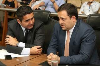 Deputados Herculano Borges e Márcio Fernandes, durante sessão (Foto: Assessoria/ALMS)