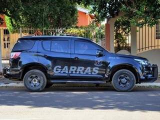 Suspeito tentou fugir ao ver viatura do Garras, mas acabou detido. (Foto: Polícia Civil) 