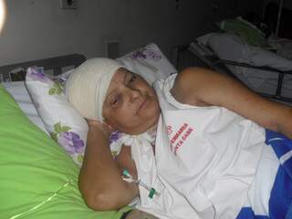 Mãe de Camila teve cirurgia de aneurisma cerebral remarcada seis vezes.  (Foto: Arquivo Pessoal)