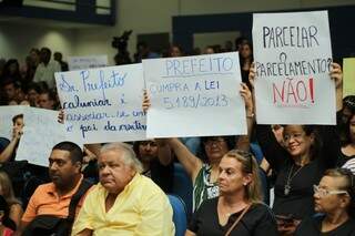 Antes de aprovar reajuste do IPTU, Câmara  teve protesto dos professores (Foto: Marcos Ermínio)