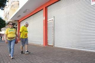Lojas fecham 1 hora antes do jogo e os Shoppings reabrem após a partida (Foto: Marcos Ermínio)