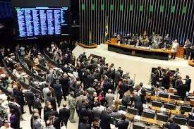 Candidatos a deputado prometem de tudo, de casa a isen&ccedil;&atilde;o de imposto