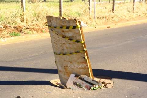 &quot;Era o homem da fam&iacute;lia&quot;, diz m&atilde;e de piloto morto ap&oacute;s bater em buraco