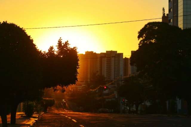 Umidade continua baixa e tempo quente, com m&aacute;xima de 37&ordm;C em MS