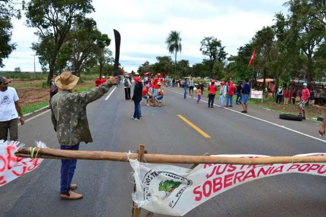 MST diz que foi incentivador da onda de protesto e cobra reforma agr&aacute;ria j&aacute;