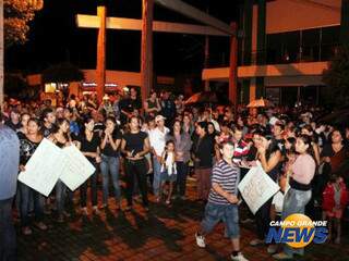 Populares fizeram manifestação em Bonito (Foto: Câmara)