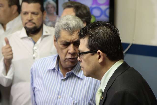 Andr&eacute; defende cadeia para quem agrediu e depredou Prefeitura