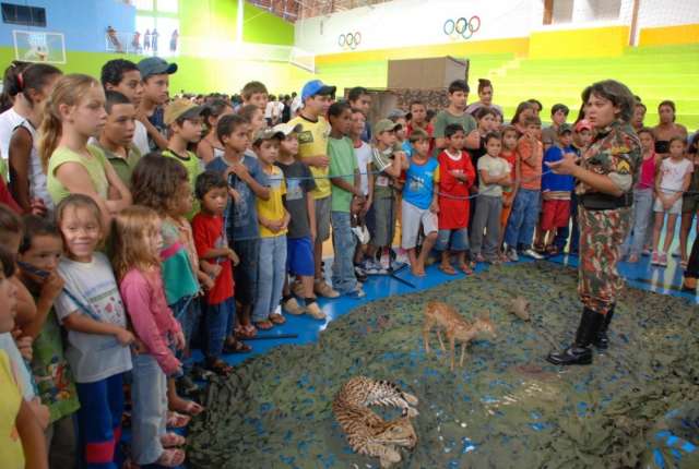 Semana do Meio Ambiente envolve 6 mil alunos em limpeza de rio e visita a museu