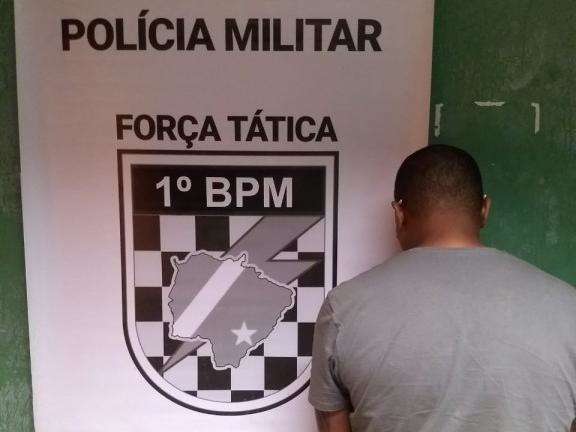 Fornecedor de drogas no Centro &eacute; preso com coca&iacute;na e R$ 1,4 mil