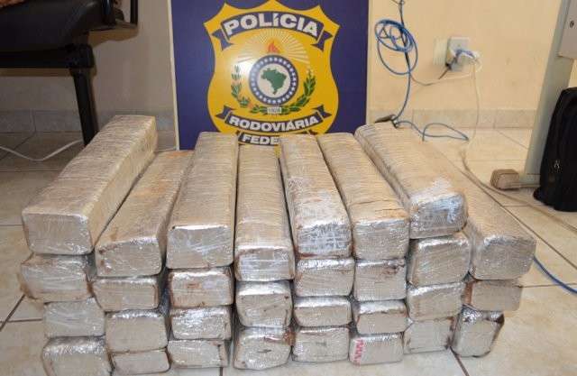 Duas adolescentes s&atilde;o apreendidas pela PRF com maconha na BR-163 